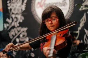 Lee más sobre el artículo ¿A qué edad puede empezar tu hijo con clases de violín?