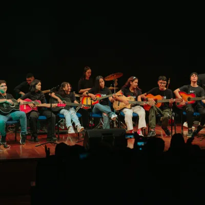 clases de guitarra para jóvenes