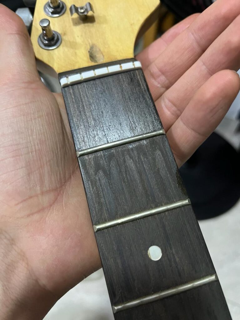 Herramientas tradicionales de madera para el mantenimiento de instrumentos musicales